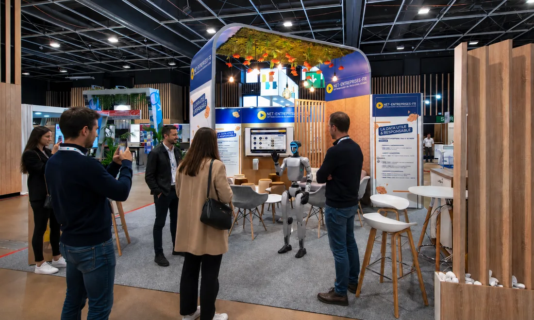 Salons professionnels — TOM, robot humanoïde, en intervention